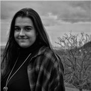 Doy clases particulares para alumnos entre primero de primaria y cuarto de la ESO. También me dedico al cuidado de niños/as